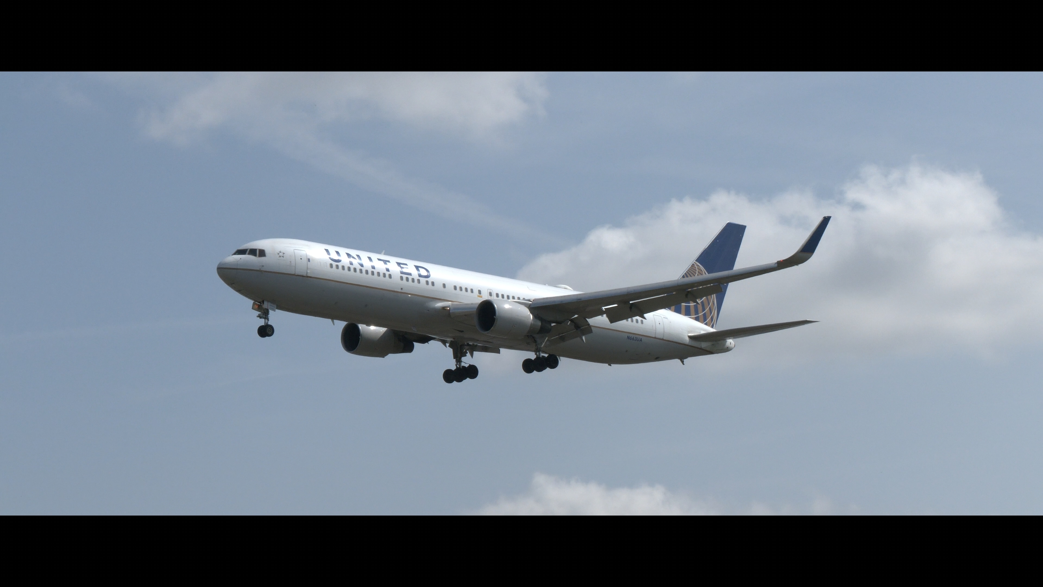 United Airlines Boeing 767-322